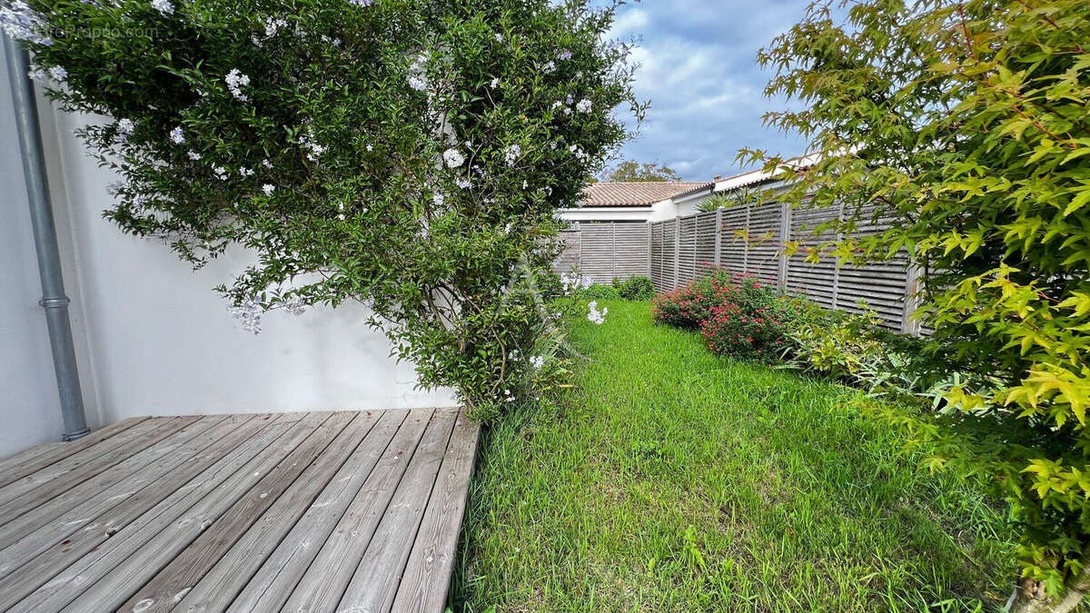Maison à COZES
