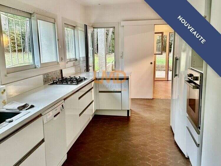 adresse d'exception-villa plain pied-parc arboré-beaux volumes - photo 11