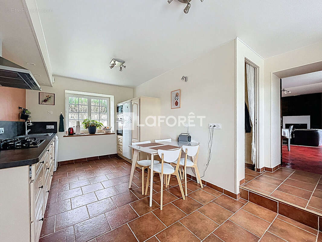 Maison à COURCELLES-SUR-SEINE