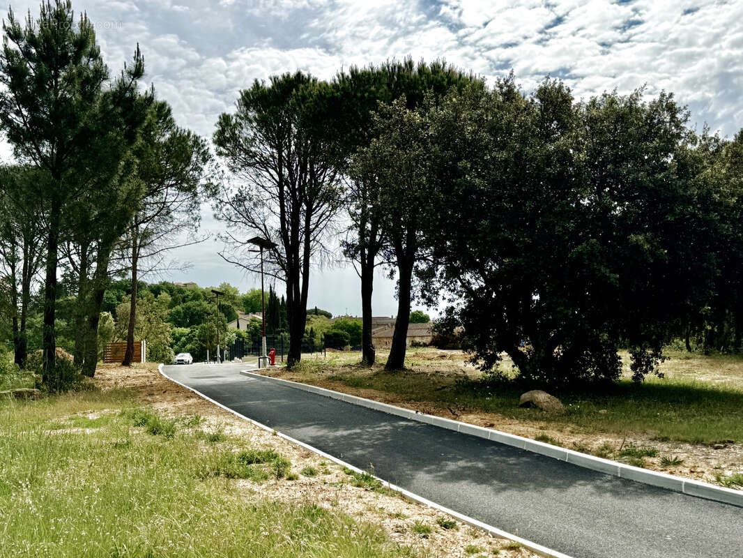 Terrain à UZES