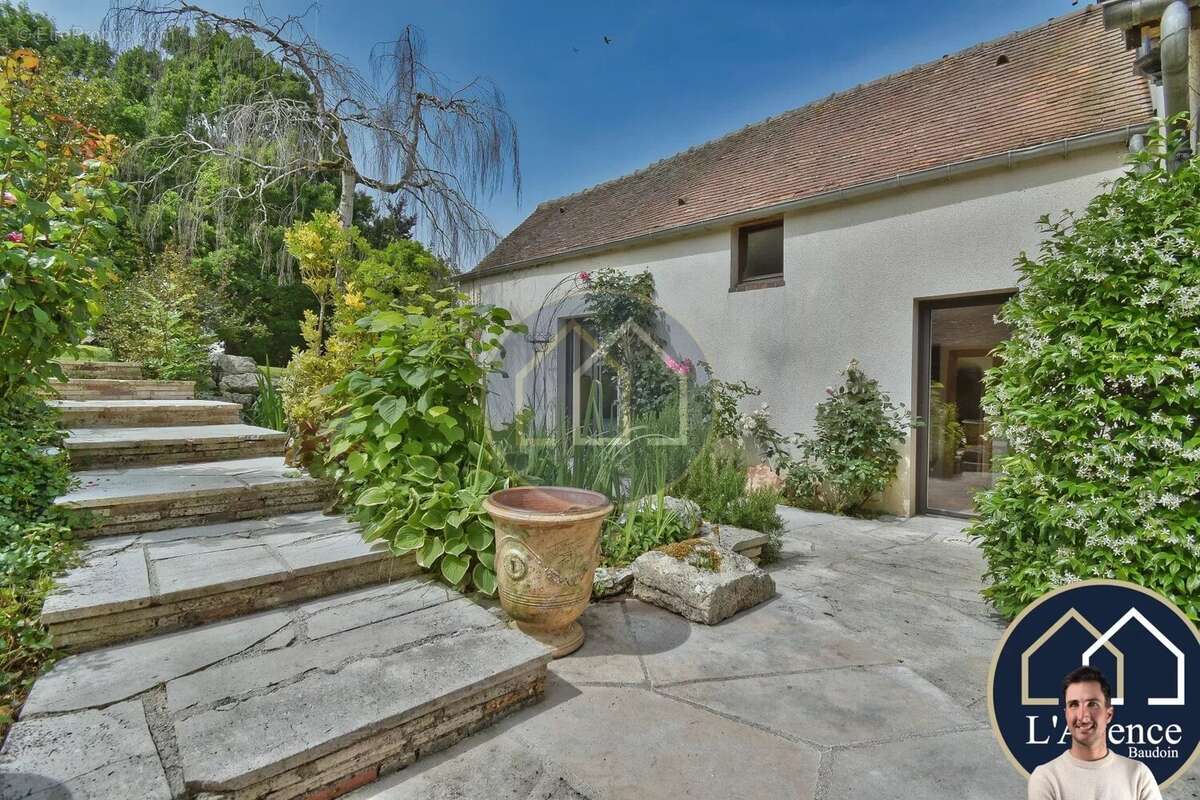 Maison à MONDONVILLE-SAINT-JEAN