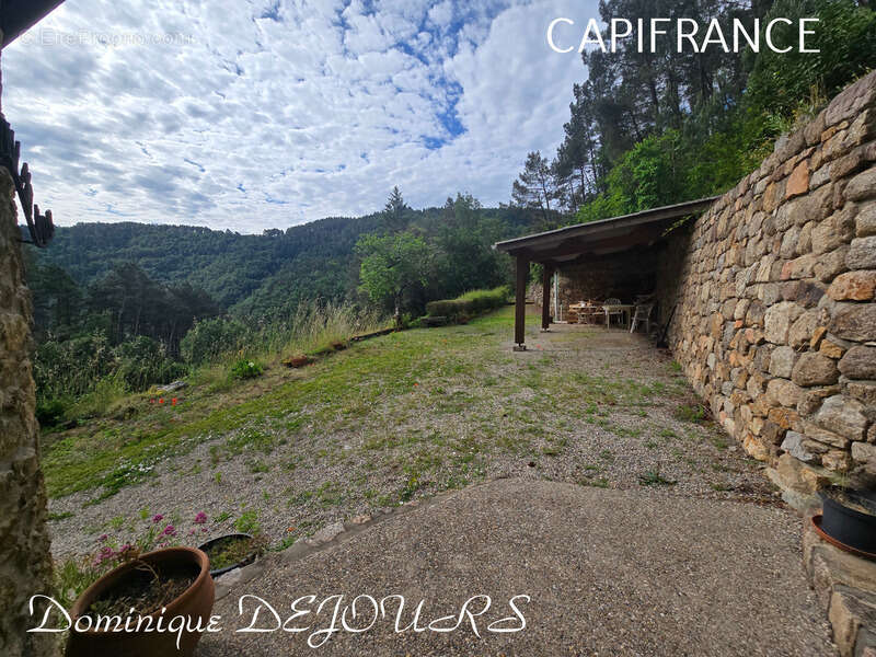 Maison à SAINT-SAUVEUR-DE-MONTAGUT