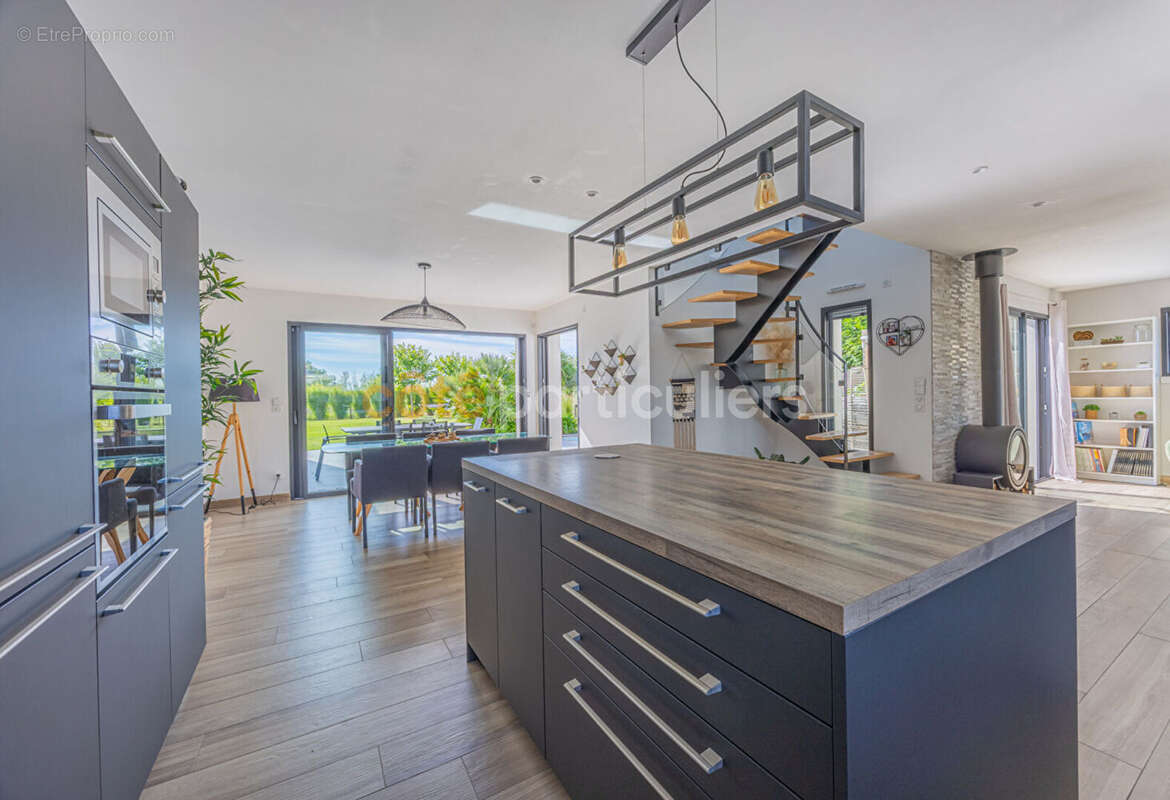 Sous offre -- saint-philbert-de-grand-lieu - - maison contemporaine - - 130m2 utiles - - piscine - -calme - photo 4