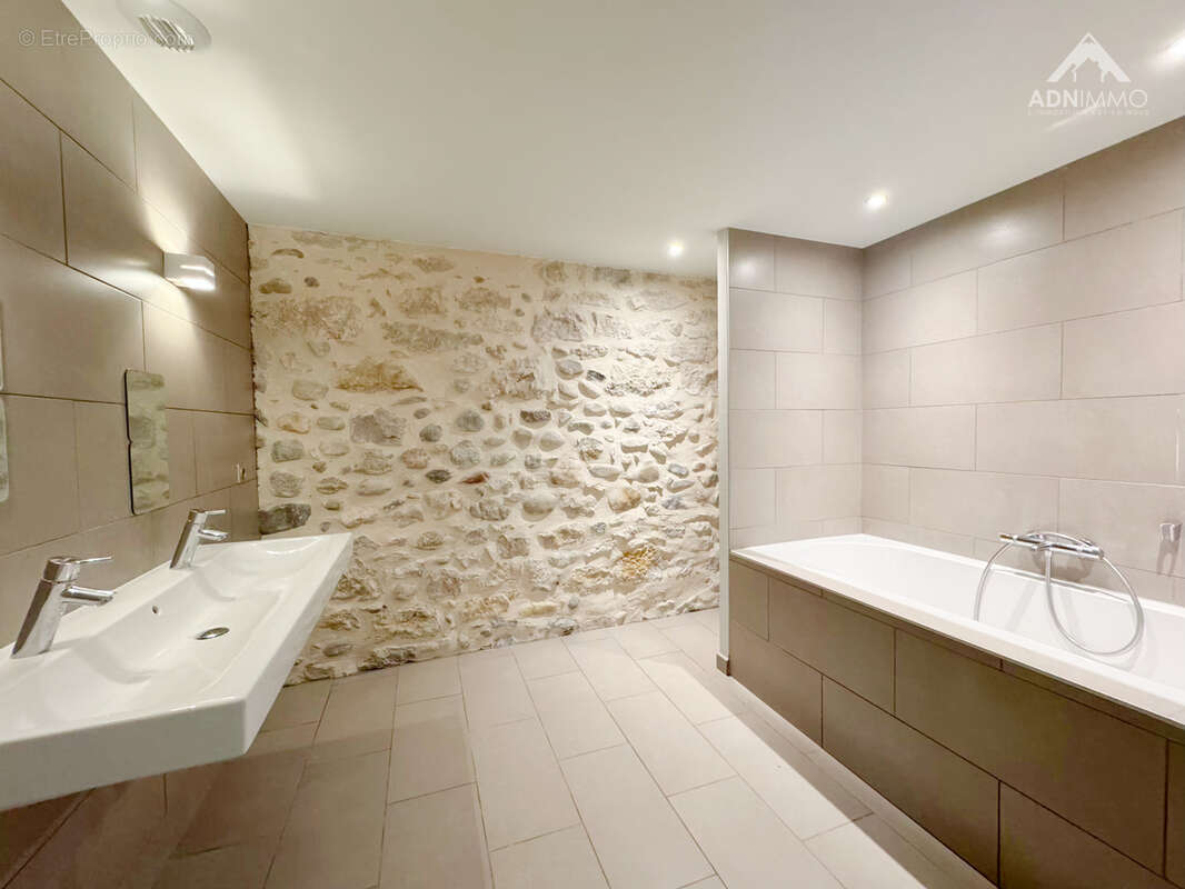 Maison à SAINT-GENIS-POUILLY