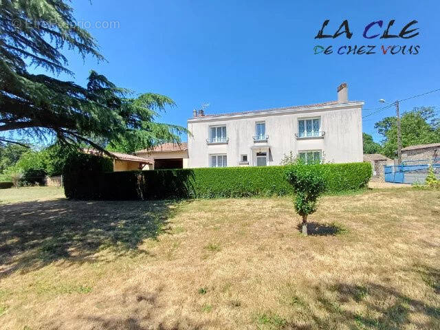 Maison à COULONGES-SUR-L'AUTIZE
