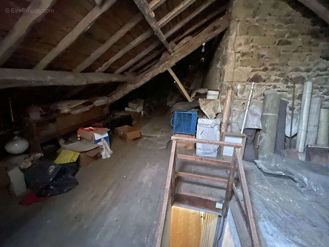 Maison à CHARBONNIERES-LES-VIEILLES