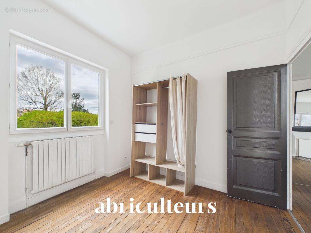 Maison de ville avec garage et cour en vente à Angoulême - Quartier Victor-Hugo (16000) - photo 4