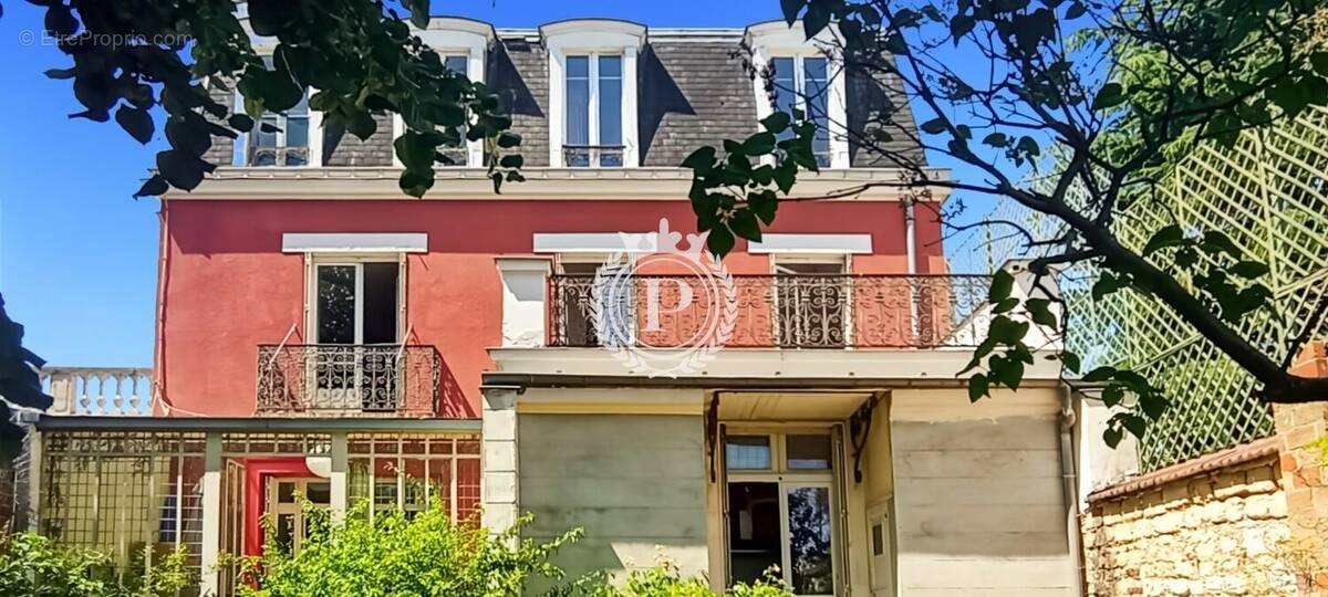 Maison à COURBEVOIE