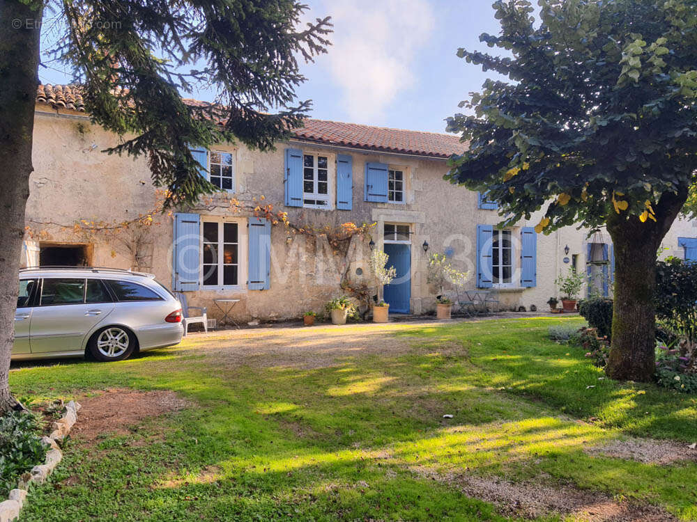 Maison à CHEF-BOUTONNE