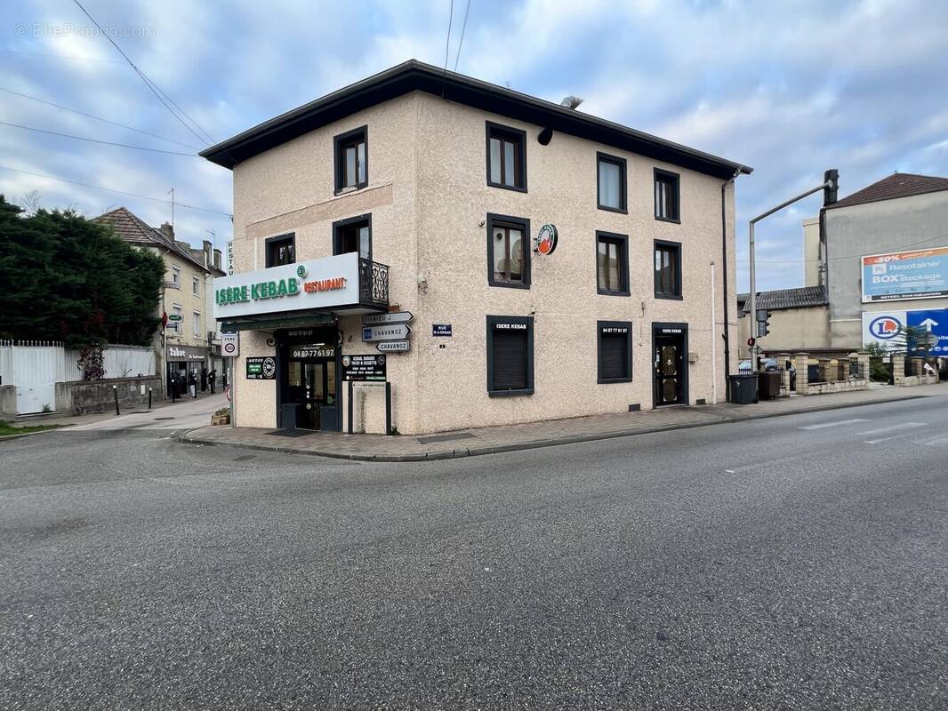 Autre à PONT-DE-CHERUY