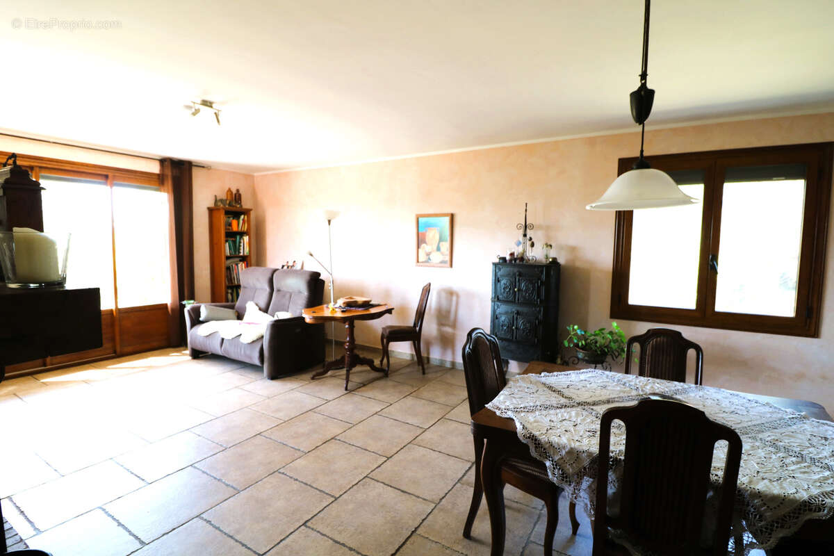 Maison à AURIGNAC