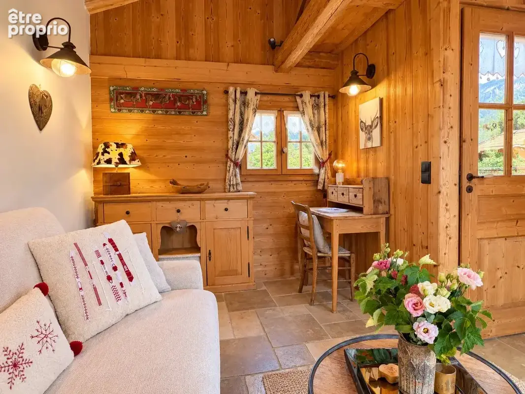 Petit chalet alpin avec 500 m² de terrain en pleine propriété – Une propriété rare à Megève - photo 3