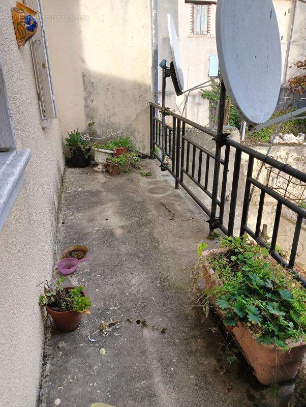 SOUS OFFRE ACCEPTEE - VIVIEZ - Maison 2/3 chambres, garage, jardin et caves - photo 2