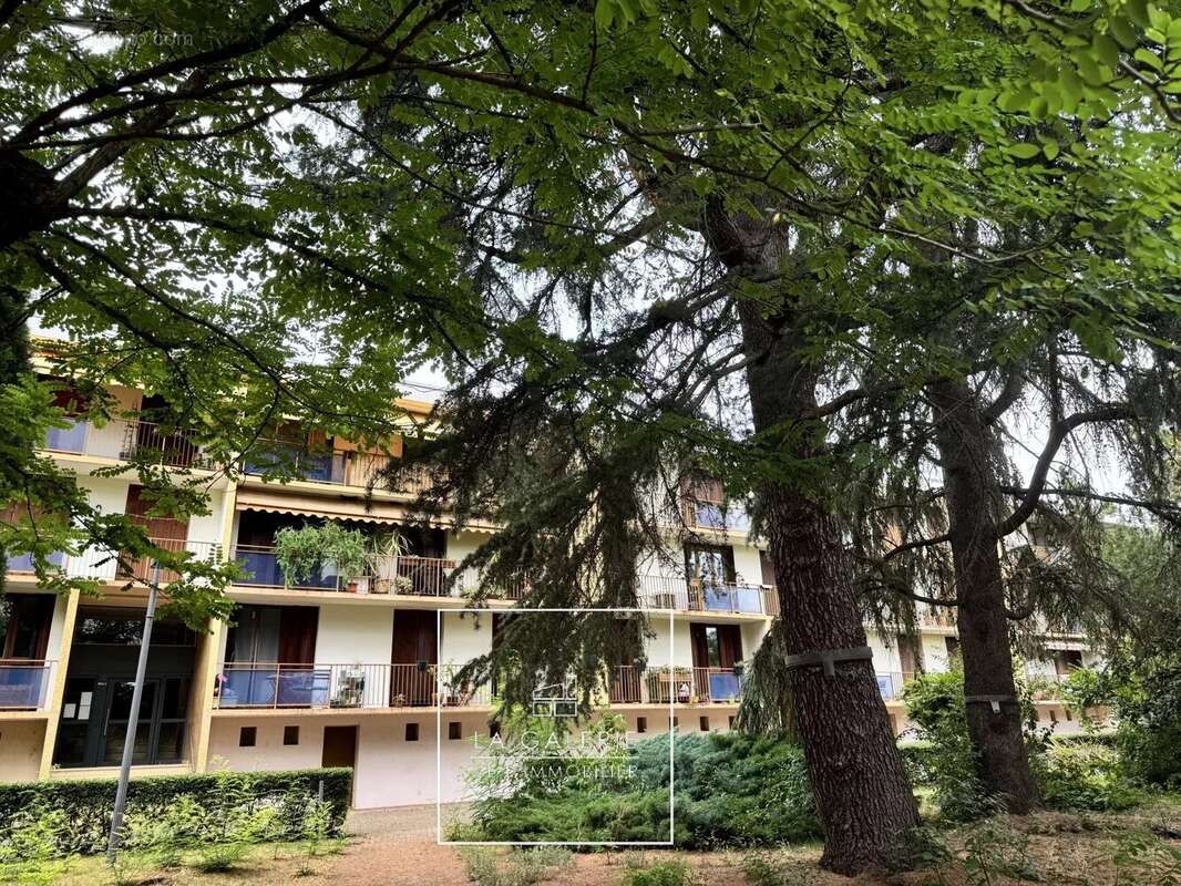 RANGUEIL – T3 de 74 m² – Dernier étage – 2 balcons – Résidence arborée – Climatisation – Métro à pied - photo 7
