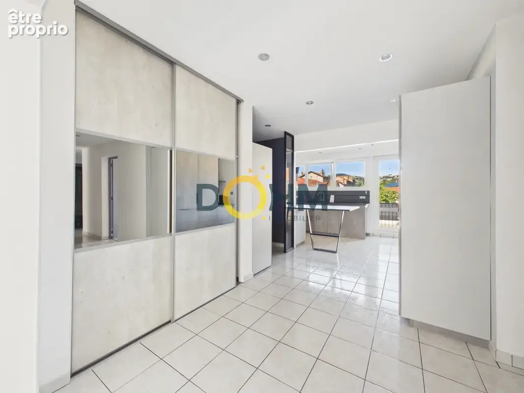 Appartement T4 de 109 m2 rénové avec goût au 1er étage avec ascenseur - photo 8