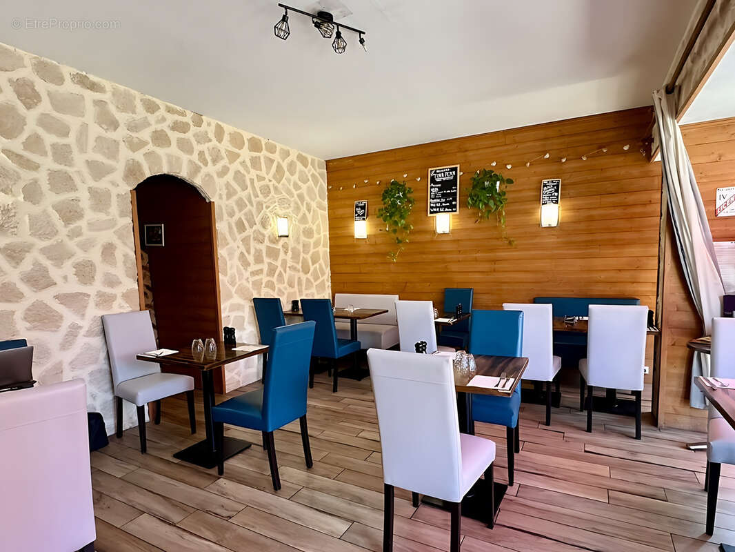 Commerce à FOUGERES