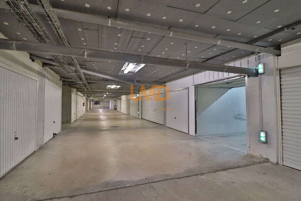 Parking à MARSEILLE-11E