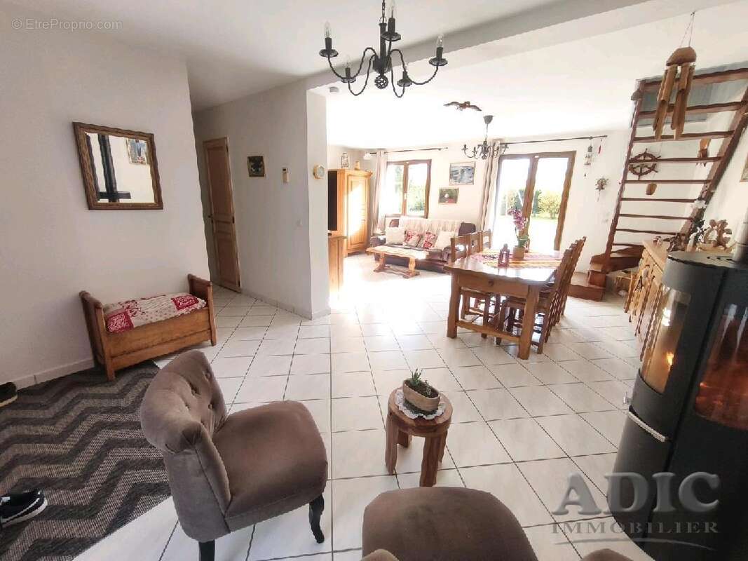 Maison 118 m² à Le Plessis-Belleville  - photo 3