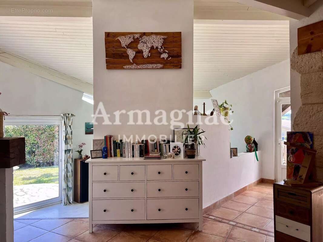 Maison à VIC-FEZENSAC