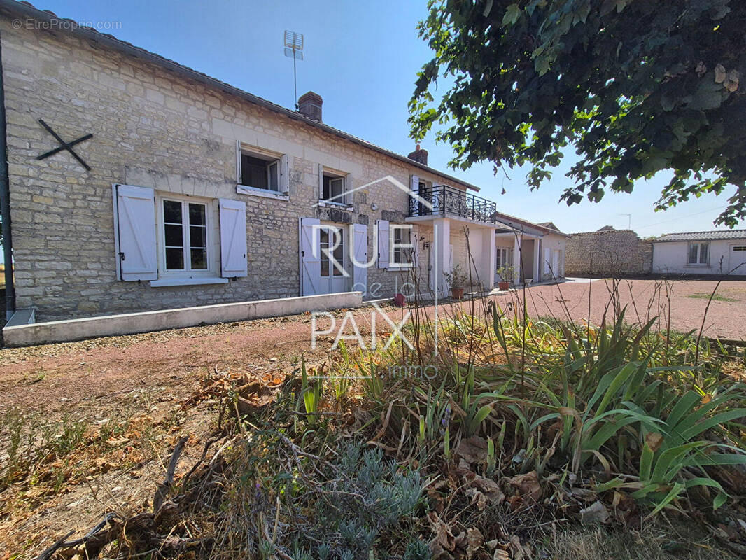 Maison à MAULAY