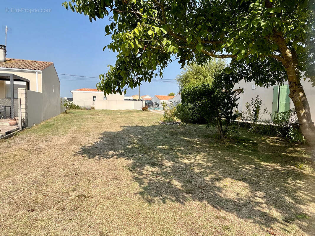 Terrain à MEDIS