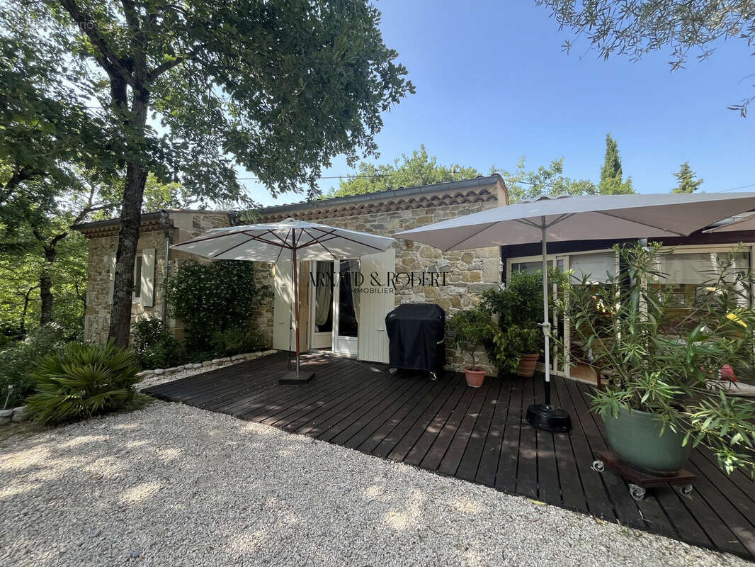 Maison à MONTJOUX