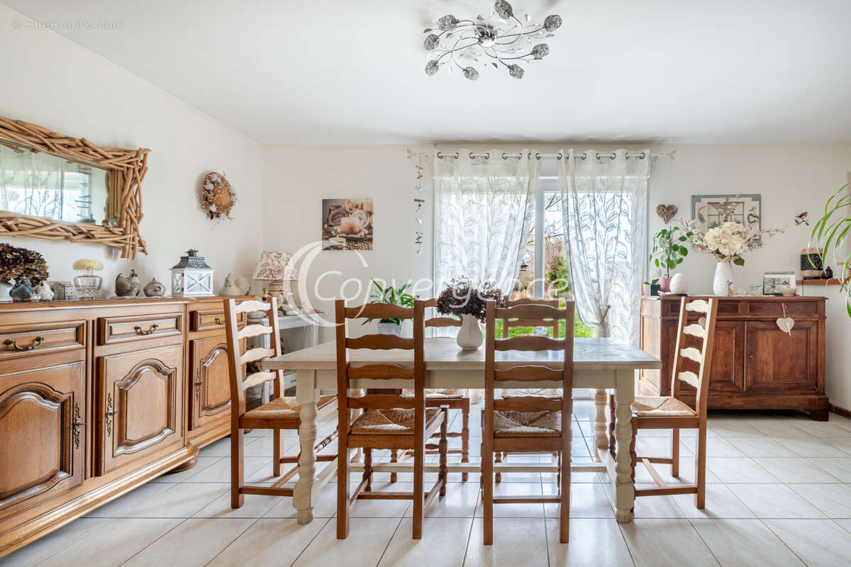 Maison à MAGNAC-BOURG