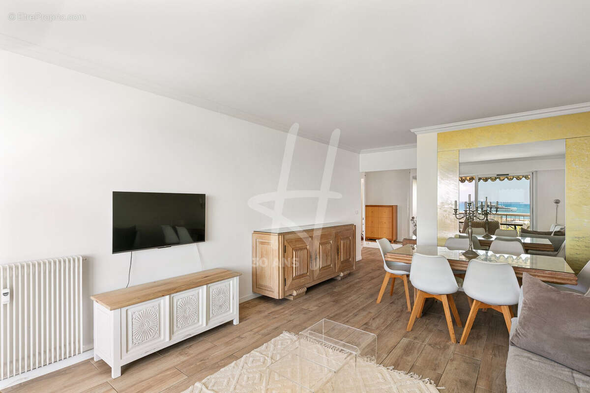 Appartement à SAINT-LAURENT-DU-VAR