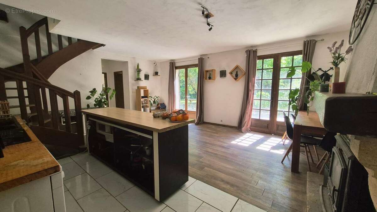 Maison à GRUN-BORDAS
