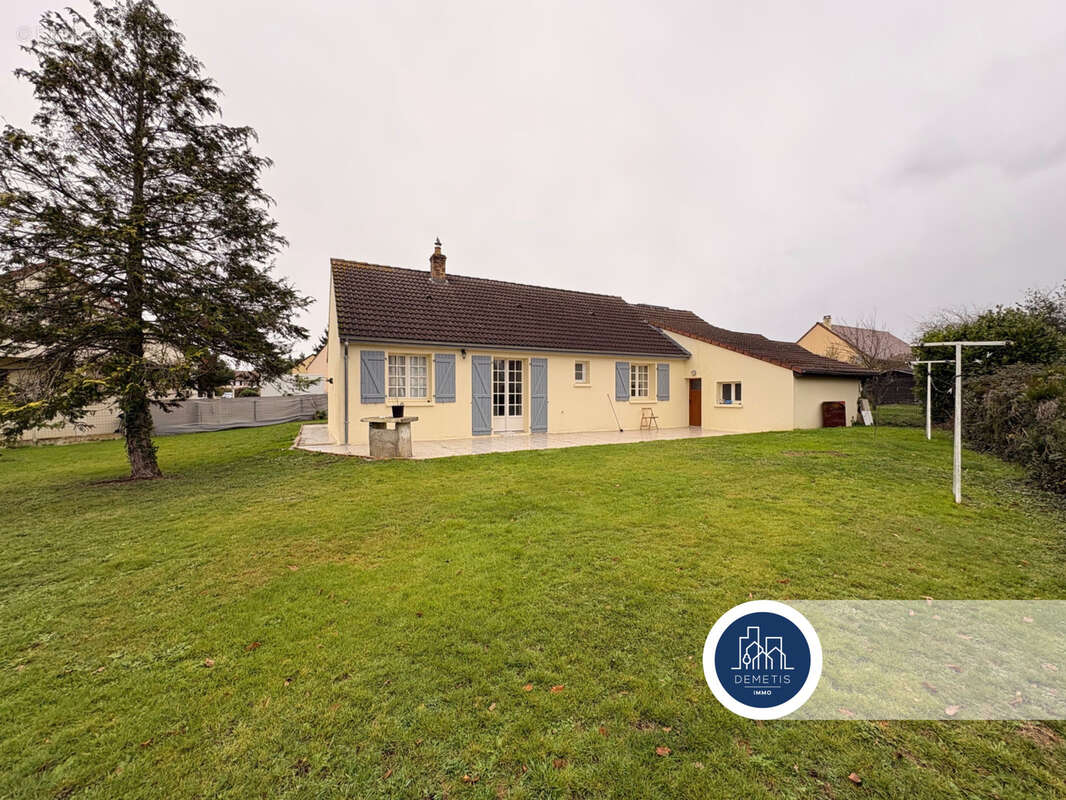 Maison à COULANS-SUR-GEE