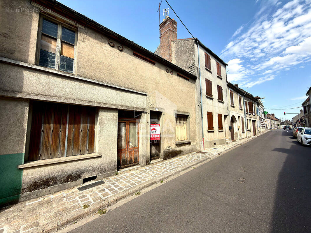 Maison à EGREVILLE