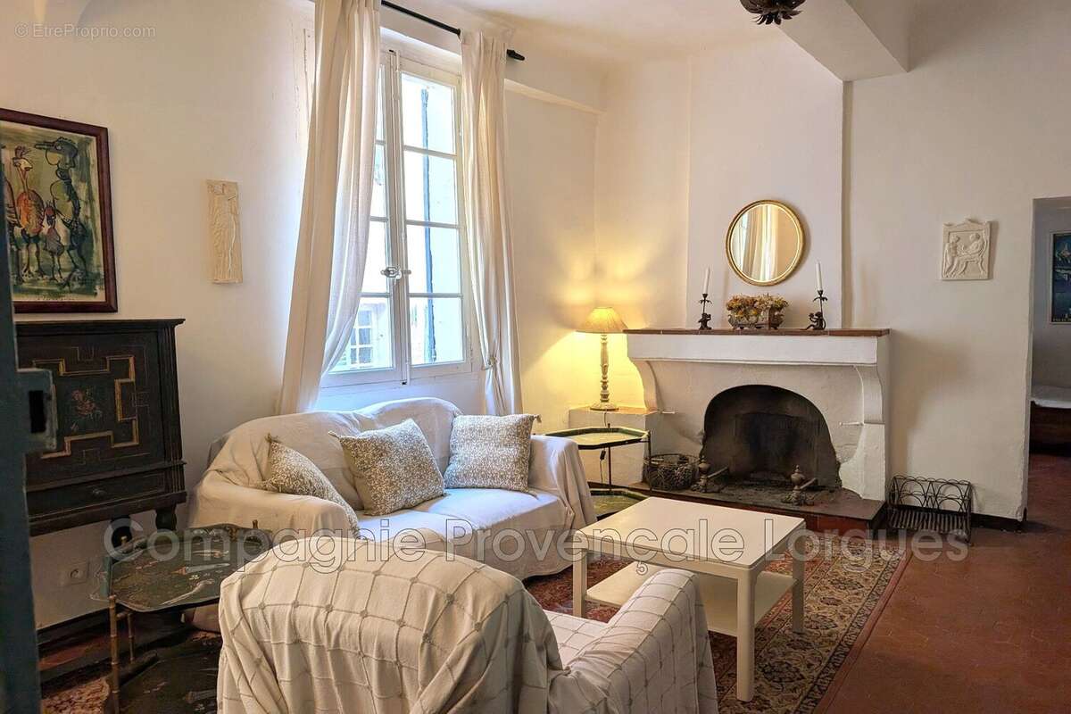 Appartement à COTIGNAC