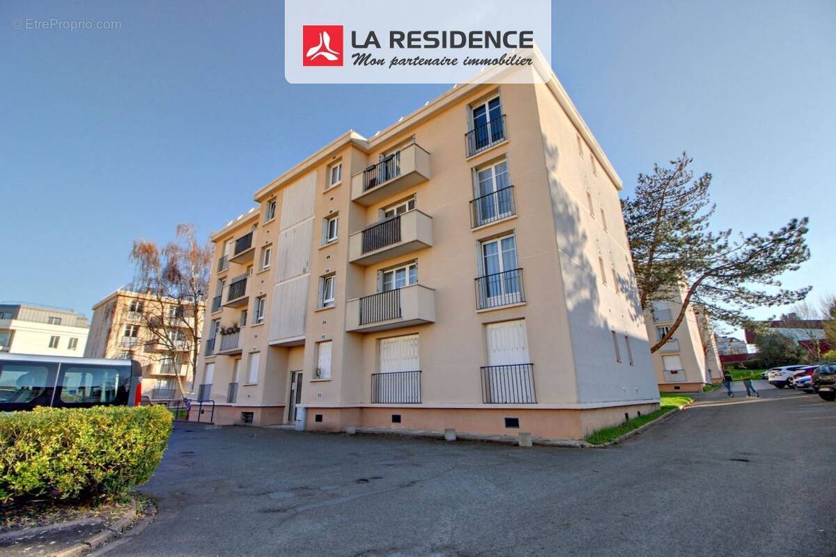 Appartement à LES CLAYES-SOUS-BOIS