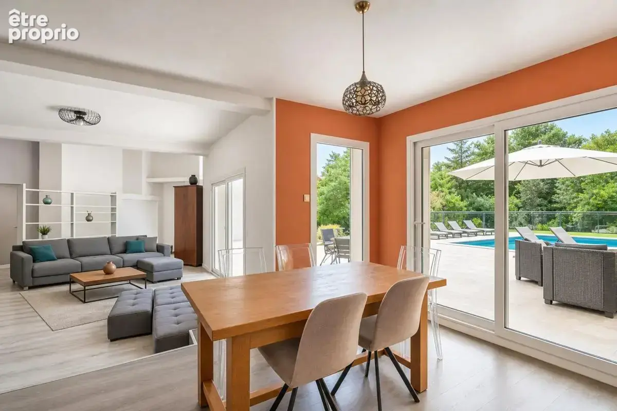 Maison de 8 pièces de 210 m² à Saint-Cyr-sur-le-Rhône - photo 9