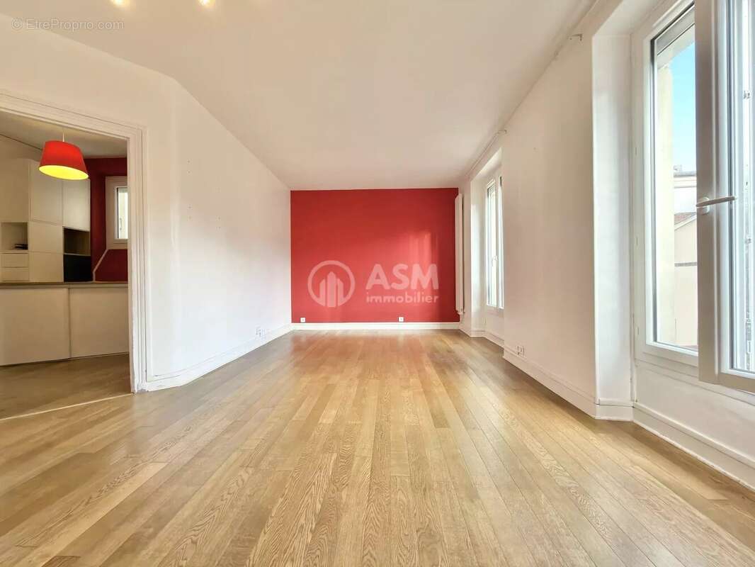 Appartement à COURBEVOIE