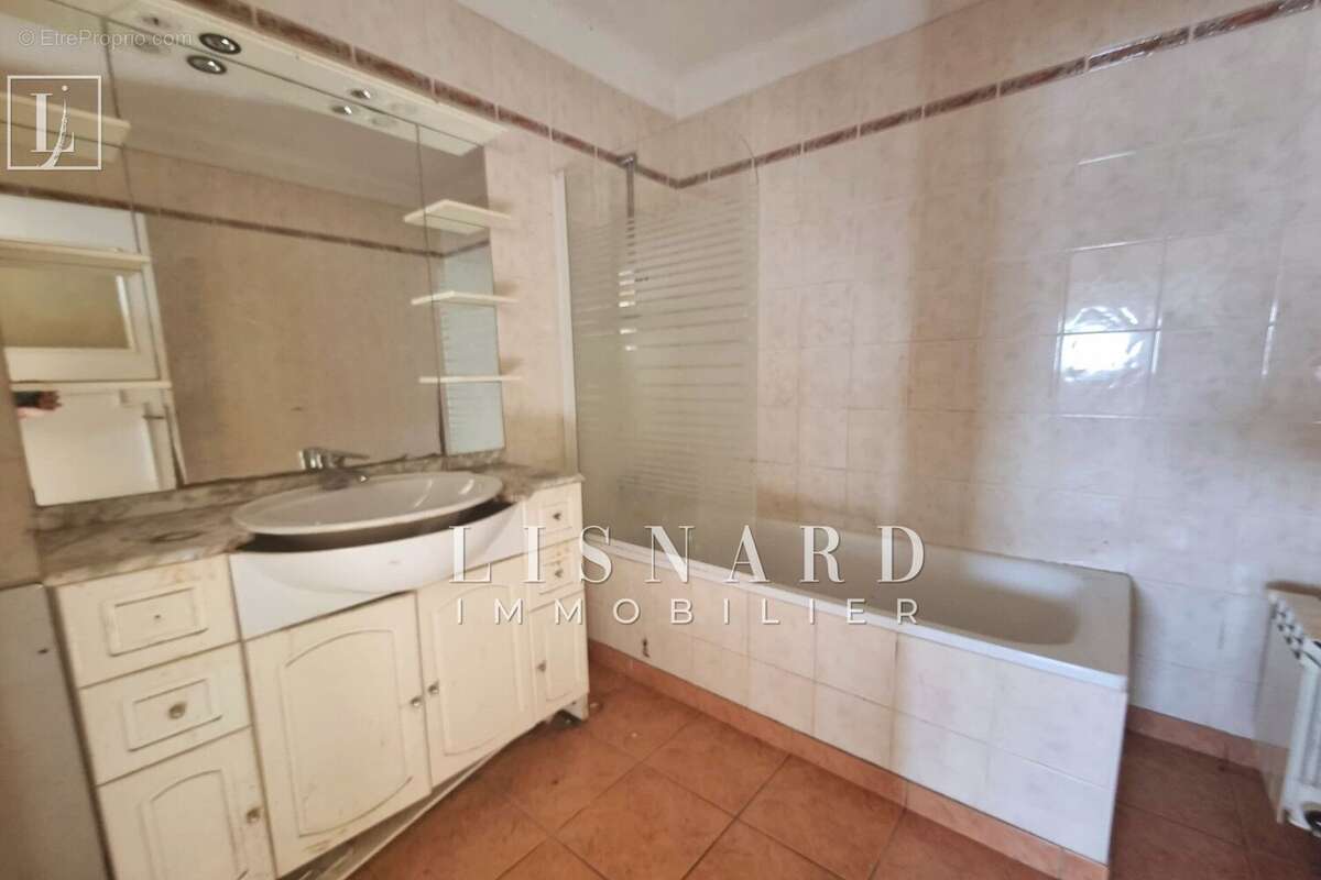 Appartement à VALLAURIS