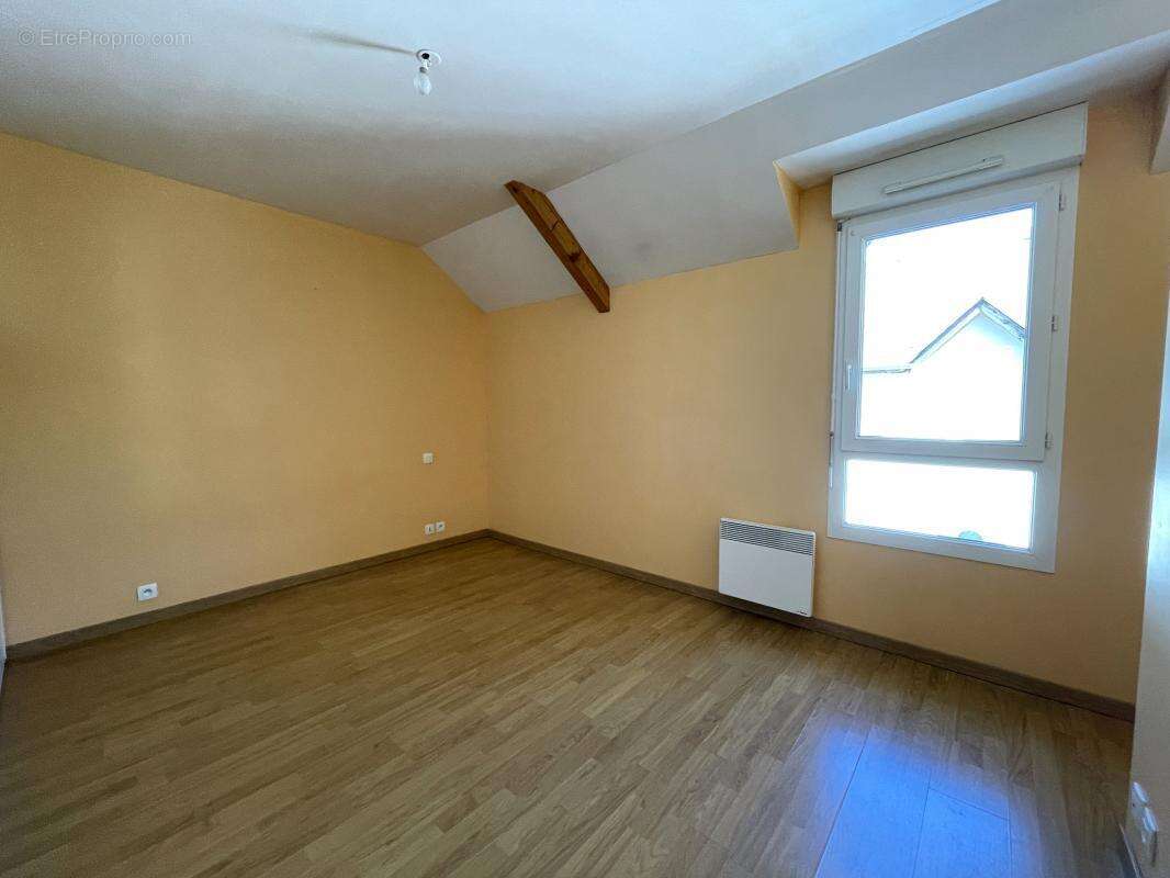 Maison à ONET-LE-CHATEAU