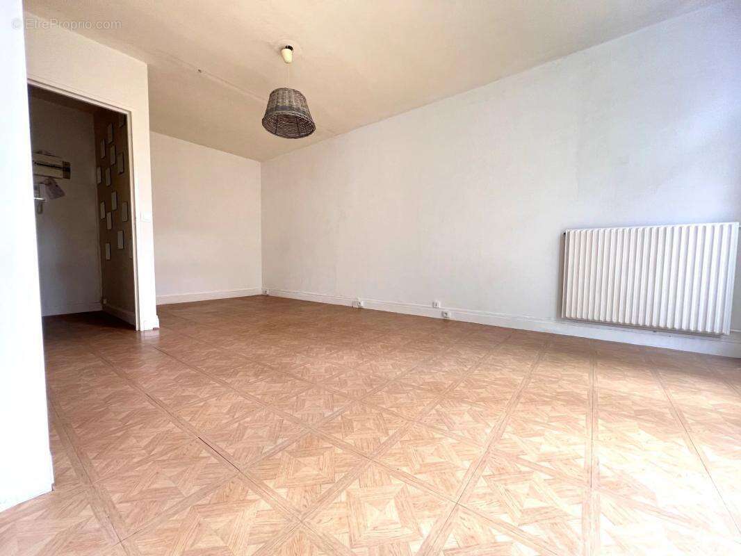 Appartement à LES CLAYES-SOUS-BOIS
