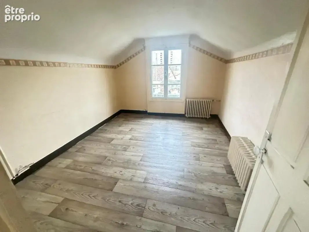 Maison 4 pièces de 62m² sur 280m² de terrain, grande garage de 35m² proche autoroute et tram T4 - photo 7