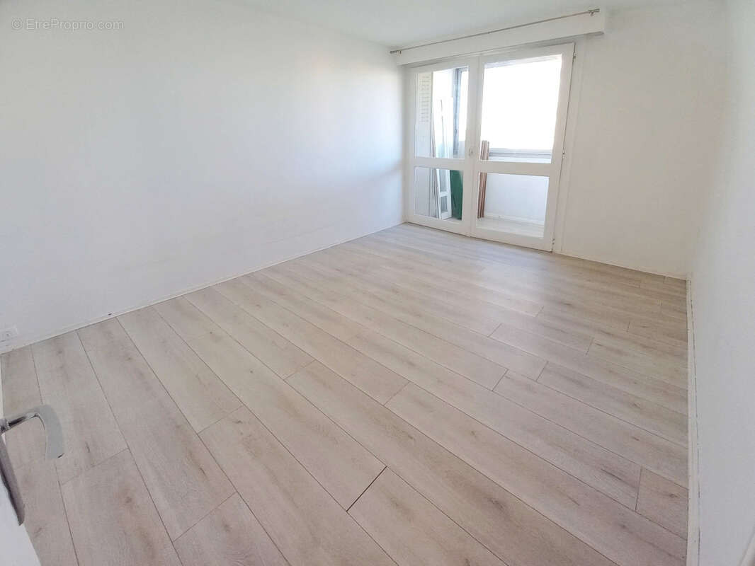 .2 pièces clair avec balcon et loggia   10 min du Mo Créteil?Préfecture - photo 4