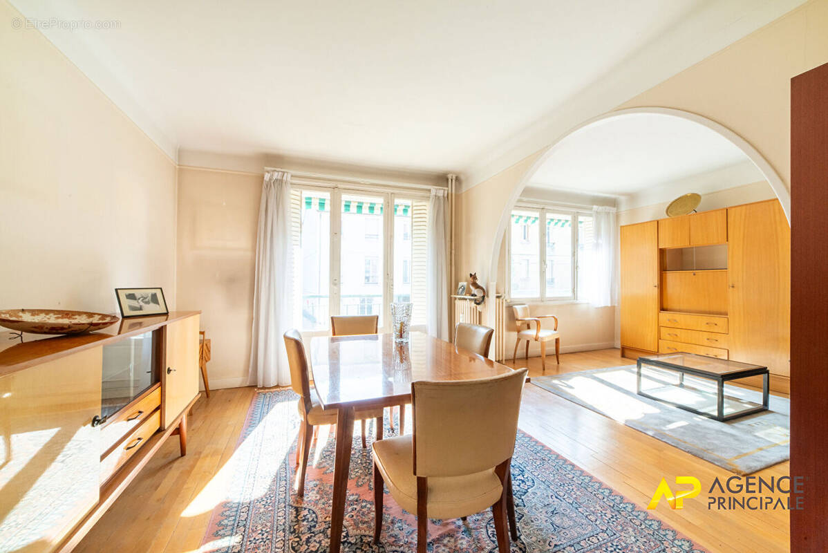 Appartement à LA GARENNE-COLOMBES