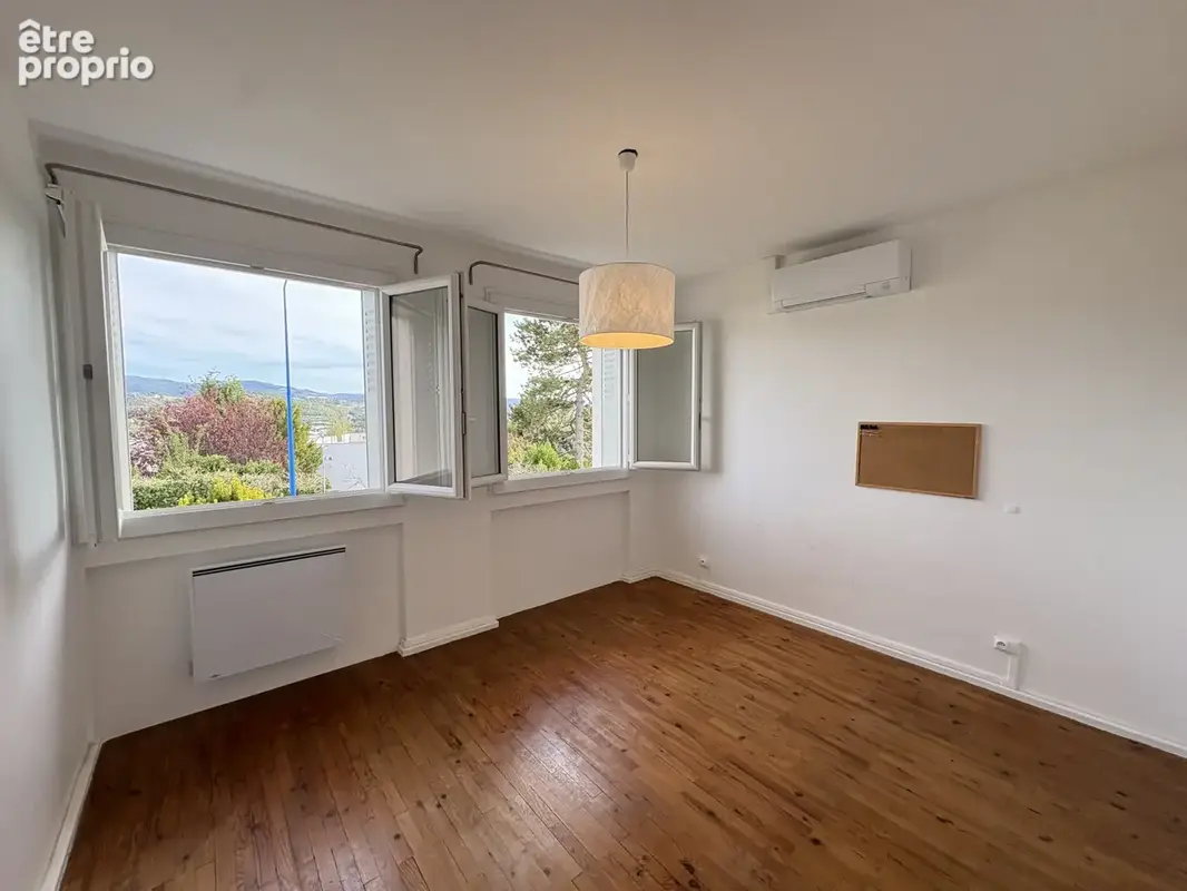 Emplacement no1 - Maison entièrement rénovée avec piscine chauffée - photo 6