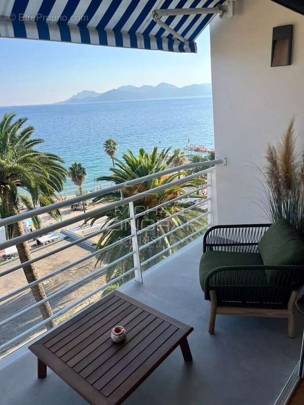 CANNES - Front de Mer - Splendide 2 pièces - photo 2