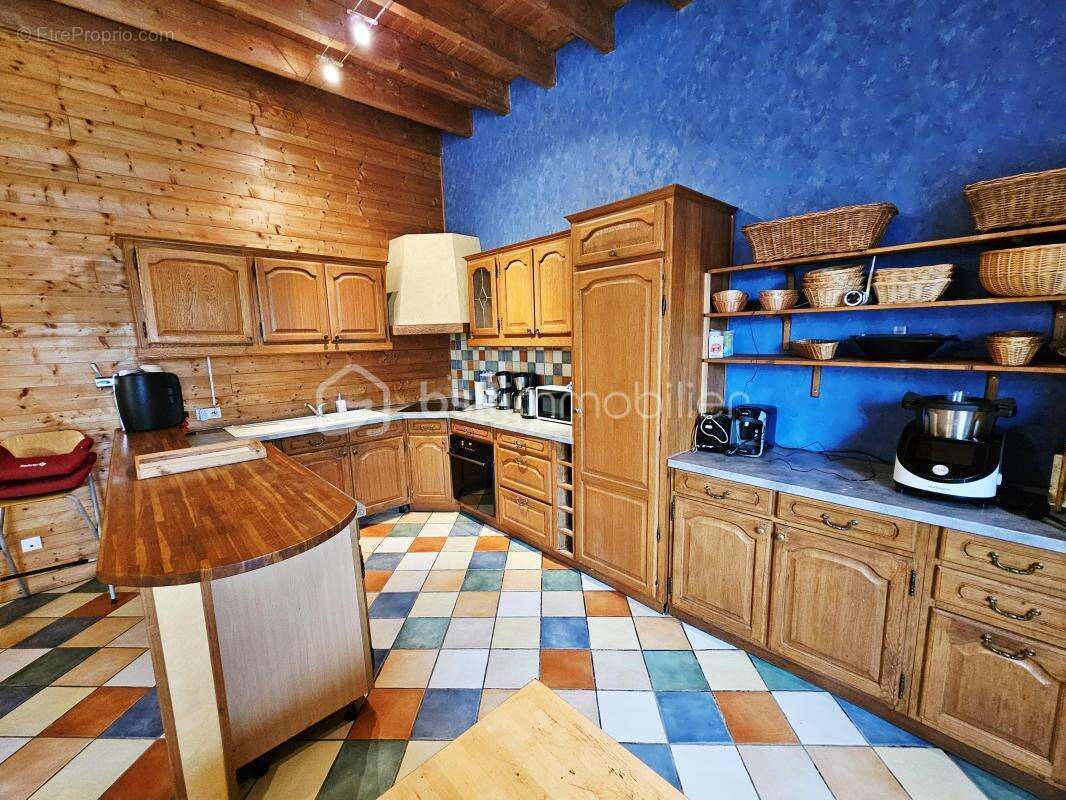 Maison à BESSE-ET-SAINT-ANASTAISE