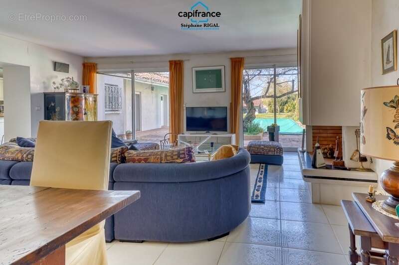 Maison à vendre 6 pièces  de 165m2 habitables sur terrain de 770m2 avec piscine et garage - photo 6