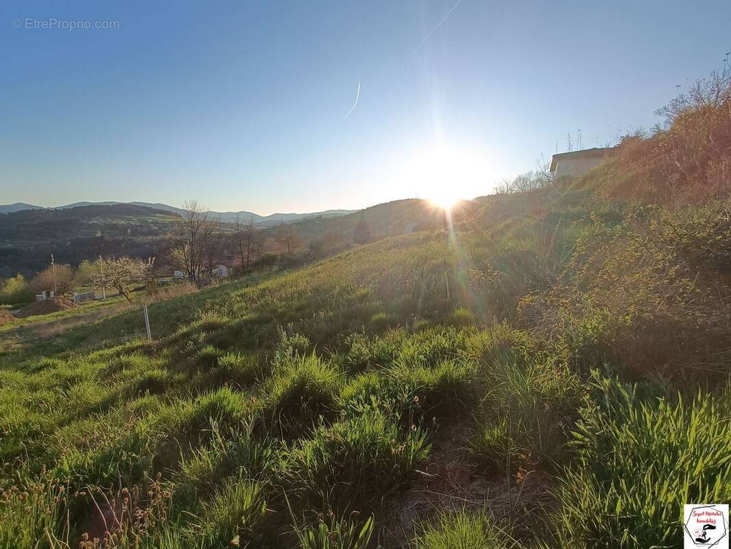 Terrain à SAINT-VICTOR