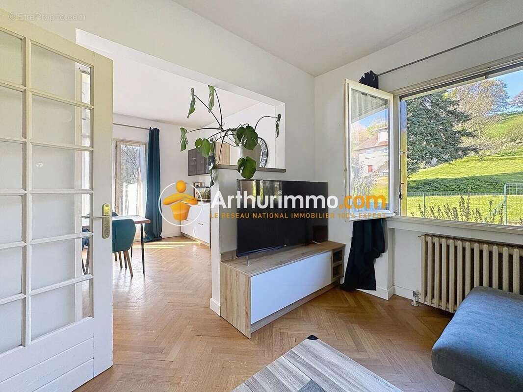 Maison à NIVOLAS-VERMELLE