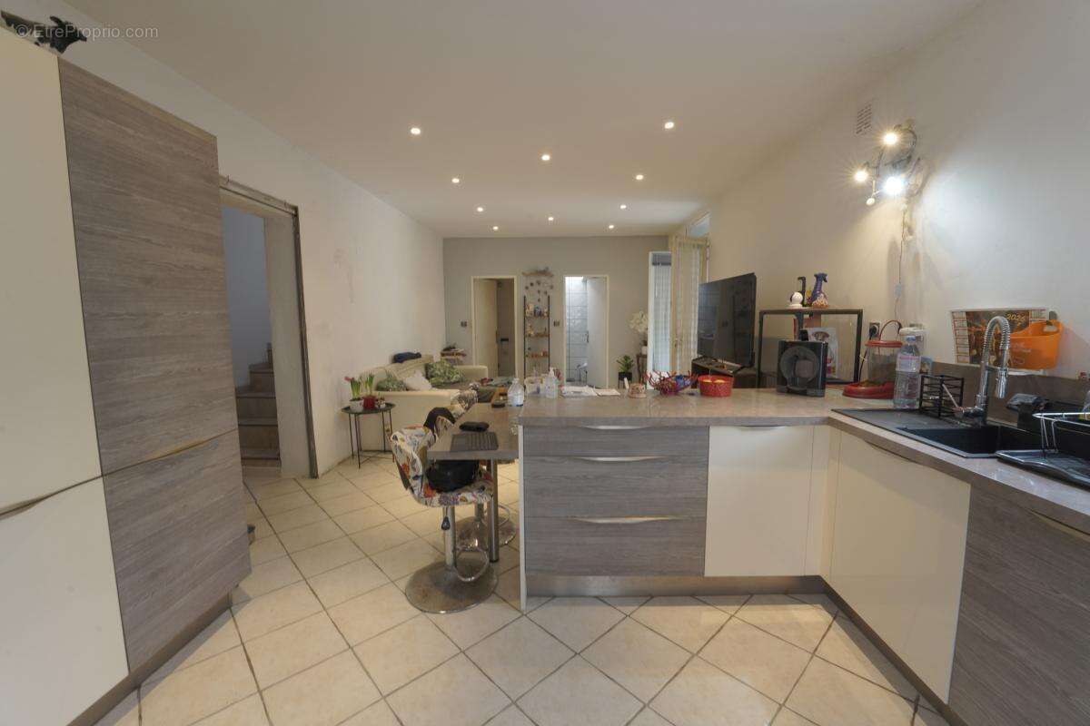 Appartement à CONTES