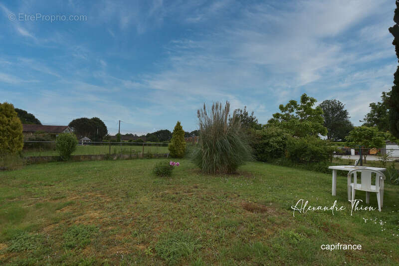 Maison à DOMPIERRE-SUR-VEYLE