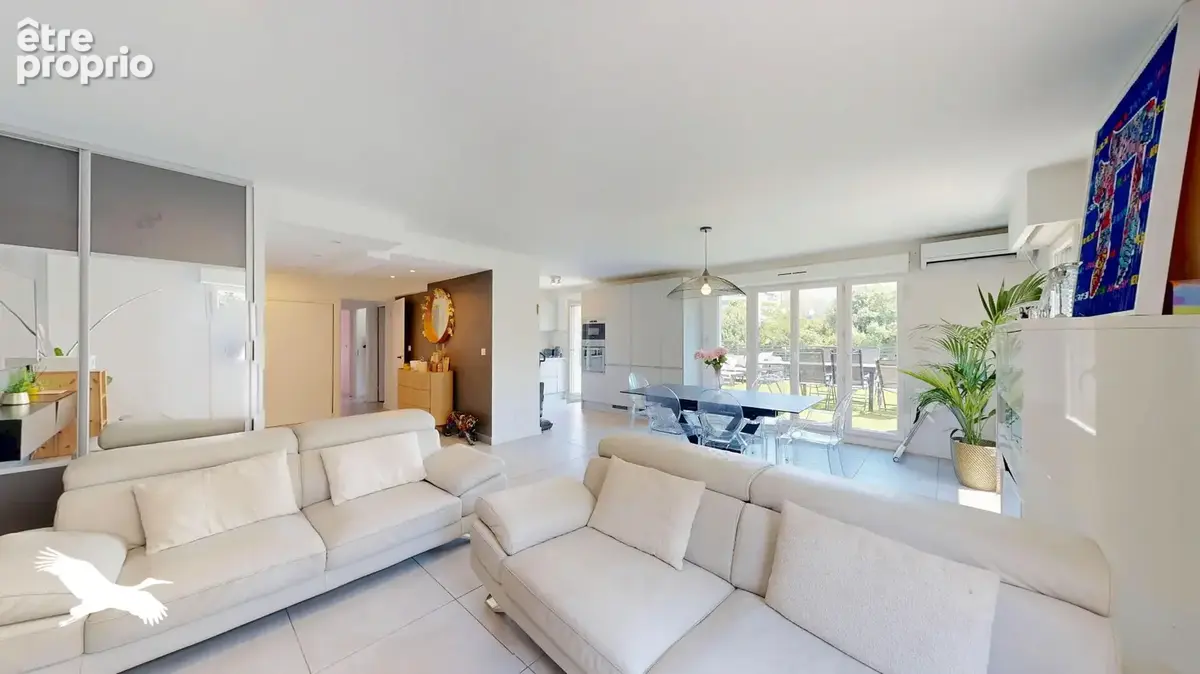 A VENDRE - Marseille 13010, Secteur St Tronc - Appartement 4/5 pièces de 100m² avec terrasse plein ciel de 86m², place de parkin - photo 4